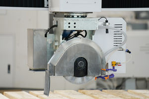 Heavy Duty 4+1 Bridge Saw Cnc Stone Cutting Machine 4 Axis Bridge Cutter Kitchen Countertop Making Machine in Russia for Sale - Product Image 3