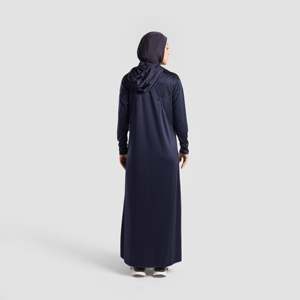 Ropa Deportiva Enigma Modest con Top Cubierto en Color Azul Marino - Product Image 3