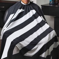 Capa de Barbero Profesional Resistente con Elástico Ajustable, Logotipo Personalizado, Poliéster Impermeable para Barberías y Salones