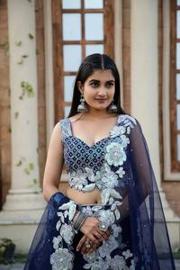 ผ้าพันคอผืนผ้าใบที่สง่างามของผู้หญิง Patta lehenga choli กับงานปักเลื่อมทำงานสไตล์ที่นิยมมากที่สุดในการขาย! - Product Image 4