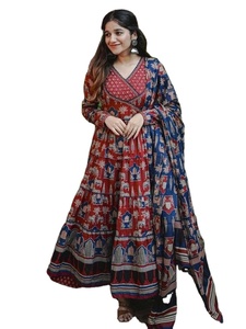 ชุดคุर्ติอานาร์กาลีปักลายแบบอินเดียดั้งเดิมสำหรับฤดูหนาว ผ้าฝ้าย ดีไซน์เนอร์ชาวปากีสถาน รับตัดเย็บตามสั่ง เสื้อผ้าชาติพันธุ์ - Product Image 2