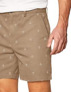 Short chino de 7 pouces pour homme, coupe classique, 100% coton, poches frontales à boutons et fermeture éclair à la taille et boutons à travers les poches passepoilées à l'arrière. - Product Image 3