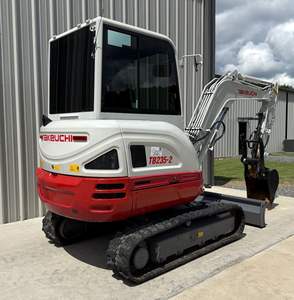 รถขุดตีนตะขาบขนาดเล็ก Takeuchi TB370 มือสอง สภาพดี น้ำหนัก 3.5 ตัน พร้อมห้องโดยสาร เครื่องยนต์ Koop ชิ้นส่วนหลักๆ ทนทาน รับน้ำหนักได้มาก พร้อมใช้งานในสถานที่ทำงาน - Product Image 1