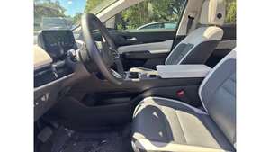 Véhicules d'occasion haut de gamme Prologues Touring FWD 2024 en promotion saisonnière, automatiques intelligents, en excellent état - Product Image 2