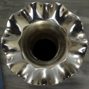 Porte-fleurs élégant de luxe en fer, vase décoratif haut de gamme en métal pour décoration moderne Zahid - Product Image 6