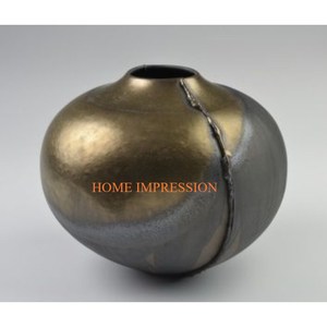 Vase à fleurs en métal plaqué or en laiton massif Vase à fleurs de luxe en métal de qualité fait à la main Vase à fleurs et pot pour décoration de mariage - Product Image 4