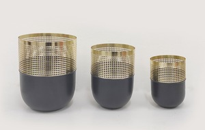 Maceta y maceta de metal ecológica con detalles sutiles y forma contemporánea para hogares modernos - Product Image 2