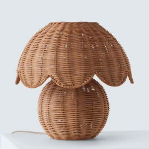 Lámpara de mesa de ratán tejido Tisse, lámpara de mesa de mimbre natural para dormitorio, artesanía en Vietnam, Nhat Minh, venta al por mayor - Product Image 1