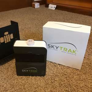 Simulateur de golf et moniteur de lancer Skytrak abordable avec résolution 1024x768 - Product Image 2