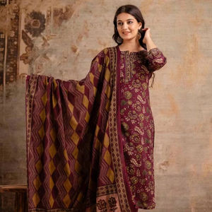 Venta al por mayor colección de trajes de algodón rectos de estilo indio y pakistaní confeccionados, ropa informal y de fiesta - Product Image 1