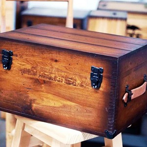 Keep Walking Caja de madera decorativa de teca blanca Venta caliente Regalos y artesanías Cajas de madera Letreros de pared Hecho EN LA India - Product Image 3