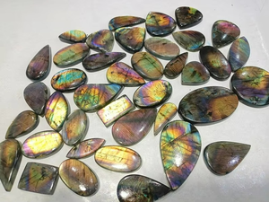 Cabochon de Labradorite multi-violette de haute qualité pierre précieuse en vrac naturelle polie pour la fabrication de bijoux - Product Image 4