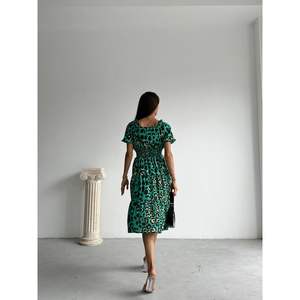 เดรสลำลองลายเสือดาวสีเขียวมรกต Topshow ขายส่งแบบยาว - Product Image 1