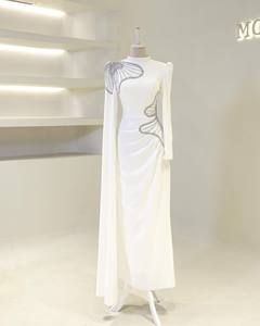 Vestido de Noche Largo de Gala con Pedrería Negra de Lujo, Estilo Sirena, Cintura Natural, Hombros Descubiertos - Product Image 1