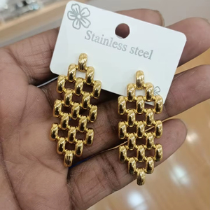 AAA ตุ้มหูสเตนเลสสตีลแบบเรียบง่ายคุณภาพดีที่สุดมีการออกแบบที่สะดวกสบายสำหรับวิทยาลัยและสวมใส่ทุกวัน - Product Image 4