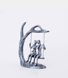 Figurines en fer, sculptures de couples, célébrant la connexion humaine, l'amour et l'unité, transformant les espaces en environnements chaleureux - Product Image 6