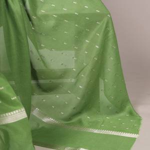 ผ้าส่าหรีเนื้อเครปนุ่มสำหรับผู้หญิง VASTRA COTTAGE พร้อมงานทอแบบละเอียด ผ้าส่าหรีพร้อมเสื้อเครปแบบไม่เย็บติด สำหรับใส่ในชีวิตประจำวัน ขายส่ง - Product Image 3