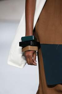 Brazaletes de Resina Impermeables de Lujo para Damas, Colores Personalizados, Superficie Lisa, Acabado Brillante, Joyería Elegante para Bodas y Fiestas - Product Image 3