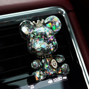 Diffuseur d'air solaire de luxe pour voiture - Ours brillant en alliage métallique, parfum lavande longue durée - Product Image 3