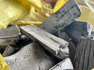 Charbon de bois dur naturel de qualité supérieure Binchotan Charbon de bois blanc pour barbecue et pique-nique Sûr pour les utilisateurs - Product Image 4