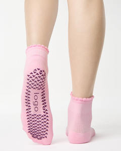 Chaussettes de Pilates personnalisées pour femmes, mi-hautes, antidérapantes, en coton, avec bord festonné, chaussettes de yoga souples et extensibles, logo personnalisé, jacquard amusant - Product Image 2