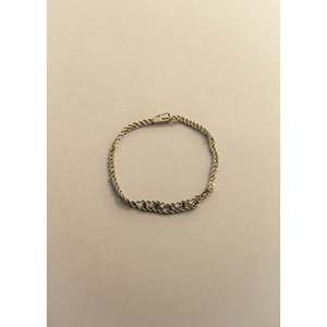 Vintage Thin Rope Twist Bracelet with Diamond As Main Stone - Product Image 2
