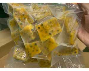 Puré de maracuyá congelado de Vietnam en bolsas de grado alimenticio Pulpa de maracuyá congelada almacenada para suministro global de exportación a granel - Product Image 6