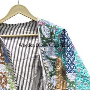 Veste matelassée en coton indien faite à la main pour femmes, respirante, écologique, patchwork, couture kantha, réversible, motif floral, confortable - Product Image 5