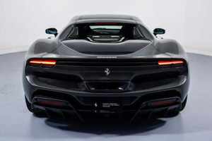 Ferrari 296 GTB 2 portes Coupé Hybride d'occasion à vendre Volant à gauche Sièges en cuir Intérieur sombre Moteur turbo Propulsion arrière ACC R18 - Product Image 3