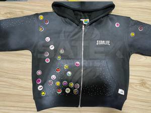 Sudadera con Capucha Extra Grande Unisex Personalizada de Invierno con Cierre, Estilo Desgastado, Parches, Bordado de Tapa de Botella, Pedrería, 100% Algodón Digital - Product Image 4