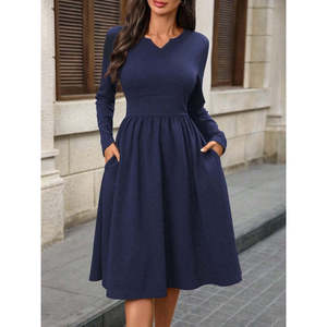 Robe midi en crêpe importé à manches longues et col en V avec poches pour femme, 31552 - Bleu marine - Product Image 2