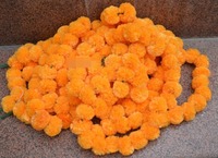 Karangan bunga Marigold buatan 4 kaki, untuk dekorasi India latar belakang untuk upacara Haldi dan dekorasi pemanasan rumah