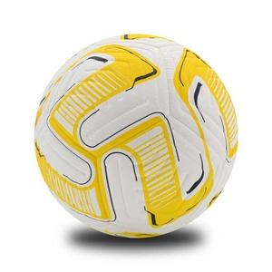 Meilleur ballon de football à liaison thermique de qualité supérieure design de taille 5 avec logo personnalisé football pour intérieur extérieur - Product Image 2