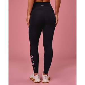 Leggings de Yoga con Estampado Ultra High-Rise y Bolsillos - Negro-Rosa Tie Dye - Product Image 2