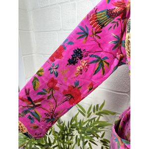 Bata de Lujo Unisex, Color Rosa Floral Malibu, Elegante Kimono Floral Azulado, Reversible, Forrado de Seda, Terciopelo Suave, Perfecto para el Hogar en Otoño - Product Image 5