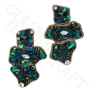 Manikya Allure Pendientes colgantes bordados rosas hechos a mano con piedras Lentejuelas y cuentas para bodas y ocasiones festivas - Product Image 5