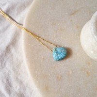 Larimar coquille sculpté pendentif sculpté à la main collier de pierres précieuses en laiton plaqué or chaîne cristal Animal guérison charme bijoux pour elle