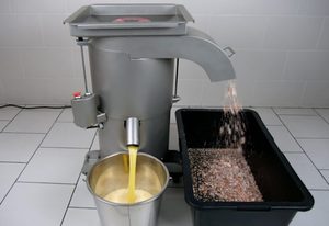 OVO-TECH Machine à casser les œufs de qualité industrielle en acier inoxydable avec boîte de vitesses, capacité de 150 œufs/min, pour le traitement des œufs - Product Image 4