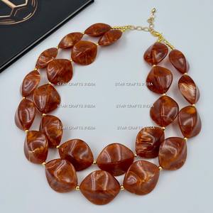 Collar de resina multicolor de alta calidad de clasificación superior, joyería de moda para mujeres de India, collar de resina hecho a mano de aspecto moderno - Product Image 3