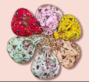 Bolso Potli Étnico Indio de Satén Bordado con Perlas, Bolso de Mano para Mujer, Bolsos con Cordón para Bodas, Regalos de Sangeet - Product Image 4