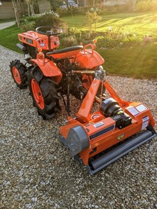 รถแทรกเตอร์ Kubota B7000 ขับเคลื่อน 4 ล้อ สภาพดีเยี่ยม เครื่องยนต์ดีเซล 16 แรงม้า เพลา PTO เกียร์สูง-ต่ำ รุ่นที่นิยมมาก - Product Image 3