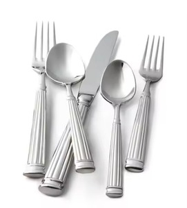 ชุดช้อนส้อมสแตนเลสสีทอง 4 ชิ้น สำหรับห้องอาหารและร้านอาหาร ประกอบด้วยส้อม มีด และช้อน - Product Image 5