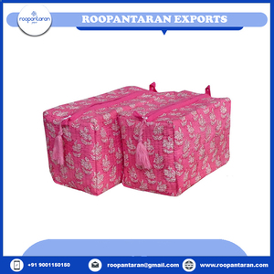 Vente flash : Ensemble de 2 trousses de maquillage en coton imprimé à la main en Inde, matelassées avec fermeture éclair en coton rembourré - Product Image 3