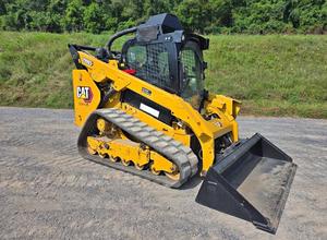 Chargeuse compacte sur chenilles CATERPILLAR 259D3 avec cabine EROPS, chauffage et climatisation, écran avancé avec caméra, hydraulique auxiliaire à haut débit - Product Image 2