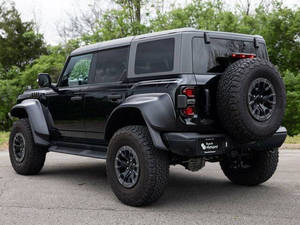 Ford Bronco d'Occasion 4x4 5 Places 2023 Euro IV Conduite à Gauche 1-25000 Miles 100% Parfait Sans Accident 300-400 ch 400-500 Nm - Product Image 4