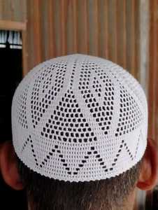 Chapeau Kufi tricoté à la main de haute qualité pour hommes prière musulmane Tupi Haji chapeau en gros décontracté du Bangladesh pour un usage quotidien - Product Image 4
