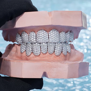 Dents de diamant nid d'abeille personnalisées Grillz Rond Taille Brillant 10k 14k 18k Plaqué Or Dents Supérieures Disponibles Or Argent - Product Image 1