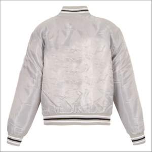 แจ็กเก็ตผ้าซาตินสำหรับผู้ชายแบบไฮสตรีทปรับแต่งโลโก้ด้านหน้าแนววินเทจสำหรับฤดูหนาว - Product Image 5