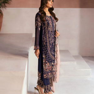 ชุดสูทผ้าชีฟองปักลายสำหรับสุภาพสตรีคอลเลคชั่น2024 Ramsha ชุดอินเดียและปากีสถาน - Product Image 1