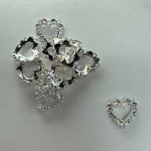 A10jet Eleganti Decorazioni per Unghie a Forma di Cuore Argentato con Volant, Set da 10 Pezzi, Accessori per Nail Art - Product Image 1